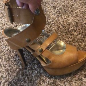 Vera Wang platform Sandals